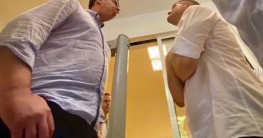 “Hajde dalim jashtë”, dalin pamjet e përleshjes mes Vuçiçit dhe Jeremiçit