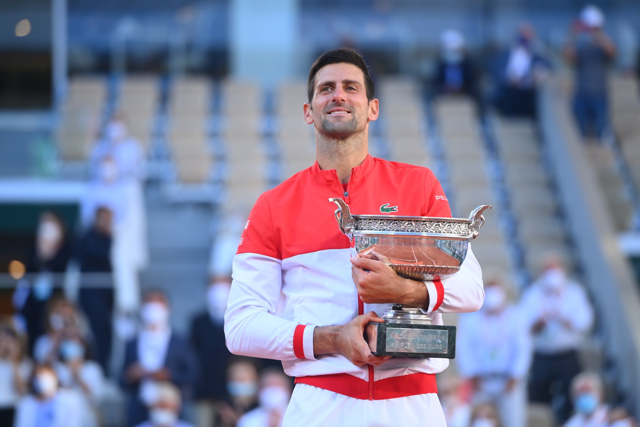 Përmbysje epike, Djokovic mposht Tsitsipas dhe triumfon në Roland Garros