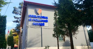 Transportonin emigrantë të paligjshëm, arrestohet në Korçë 24-vjeçari dhe bashkëpunëtori