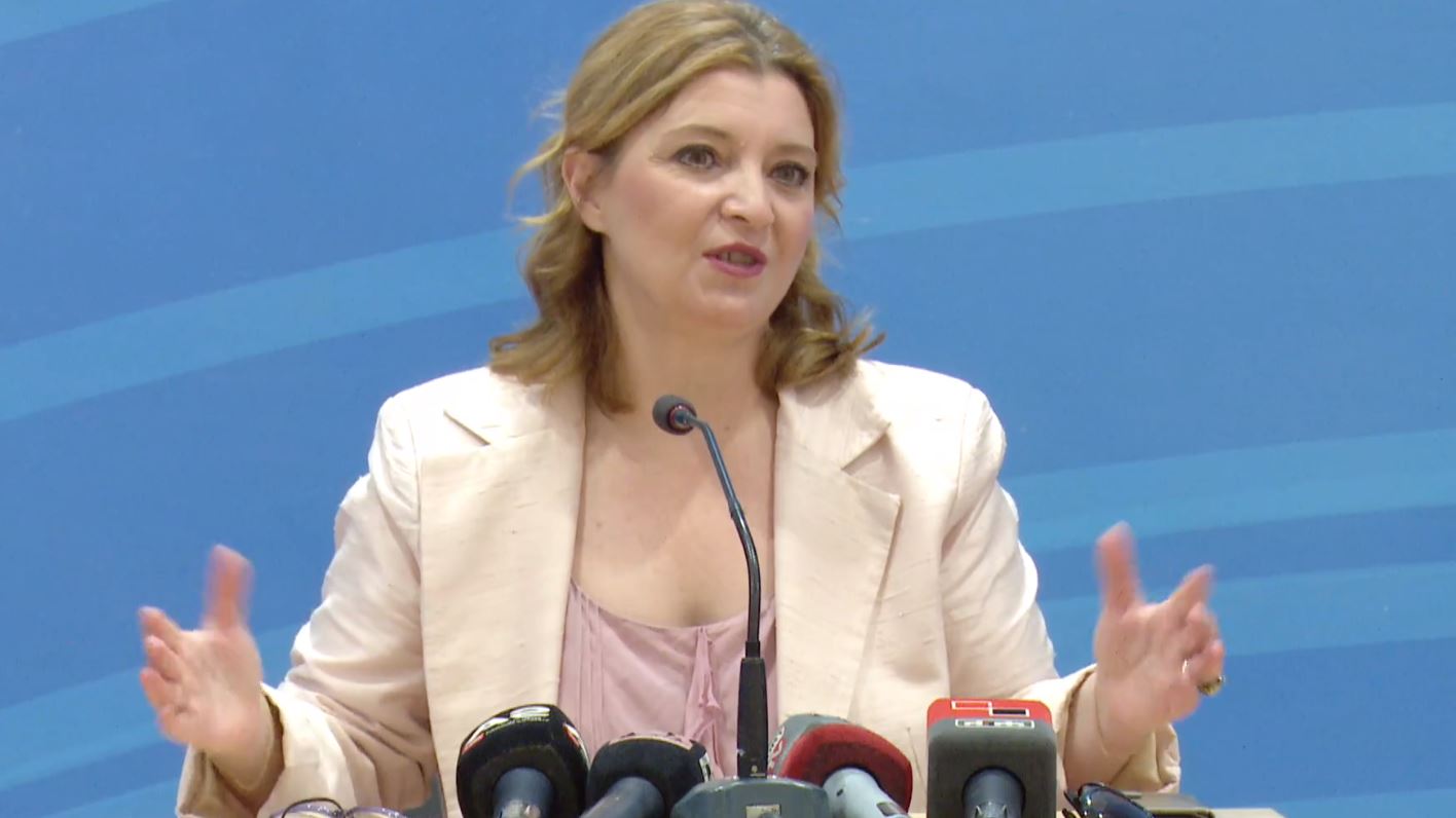 “Ulni gjakrat”, demokratja në lot, Edith Harxhi: Nëse më votoni, do ta hap PD-në si Berisha