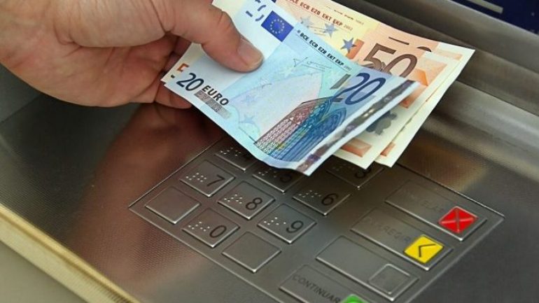 Vrojtimi i Bankës së Austrisë, 34% e shqiptarëve mbajnë euro në cash, rritje e fenomenit më 2020