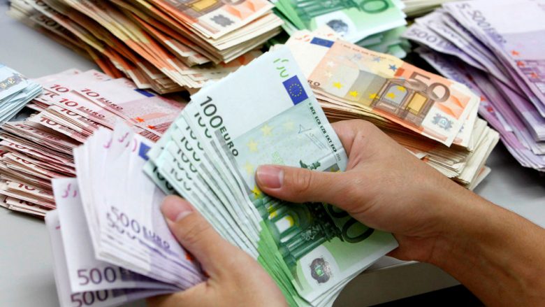 Depozitat e reja në euro në nivelin më të lartë në pesë vjet