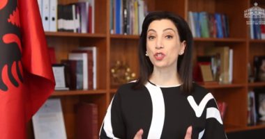 Evis Kushi uron maturantët për provimet: Vit i vështirë, sigurojmë meritokracinë