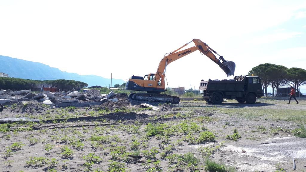 Shembjet e ndërtimeve pa leje, IKMT vijon pastrimin nga inertet. Çuçi paralajmëron operacion edhe në zona të tjera