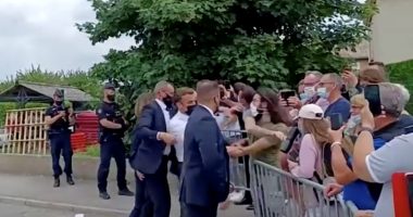 Personi që qëlloi Macron me shuplakë, i apasionuar pas arteve marciale mesjetare