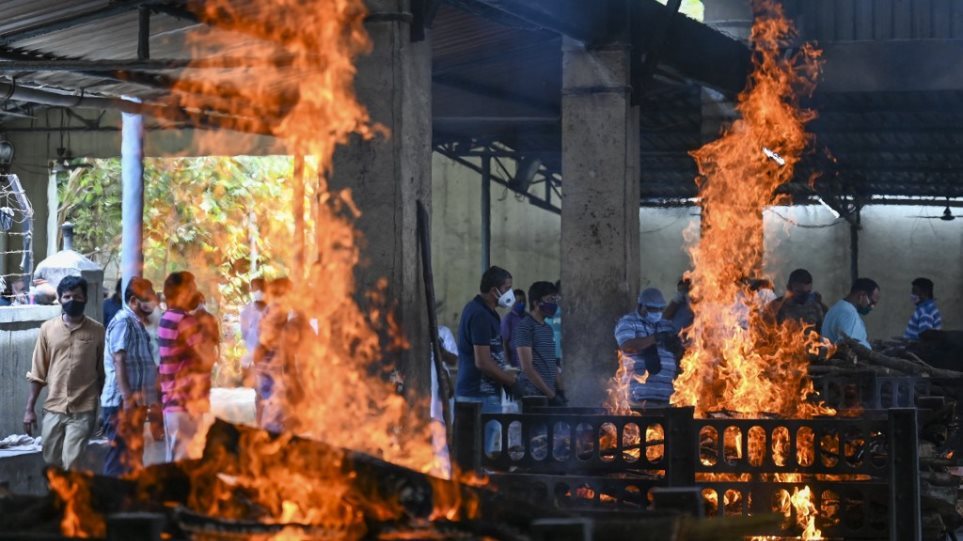 Mbi 2 mijë viktima nga Covid në 24 orë në Indi