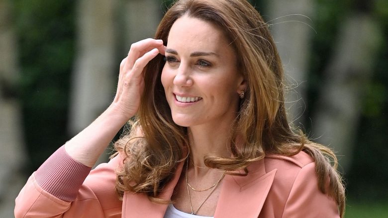 Veshja e thjeshtë e Kate Middleton tërheq vëmendjen e të gjithëve