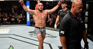 VIDEO/ Ndeshje plot vuajtje e “luftë”, Ilir Latifi mund Boser dhe “shpërthen” në lot