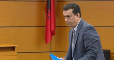 “Fali Zot se s’dinë ç’bëjnë”, prokurori Anton Martini reagon pas shkarkimit: Shteti më “pushkatoi”