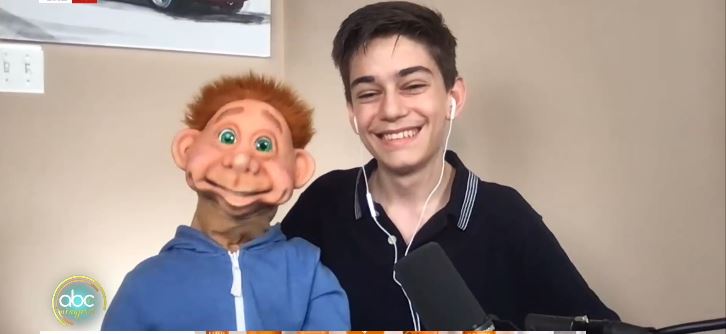 I riu shqiptar që iu jep “jetë” kukullave, mahnit amerikanët me talentin e tij