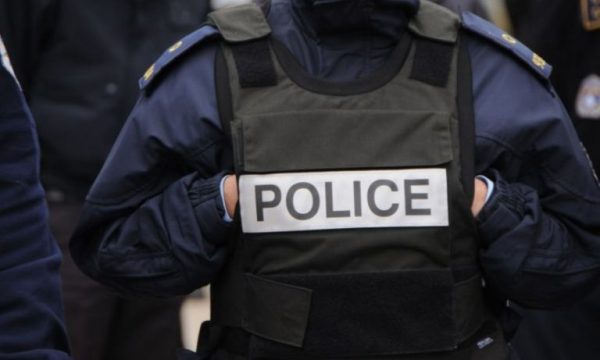 Shoferi i autobusit kapet në autostradë duke përdorur telefonin