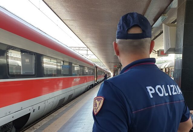 Kërcënonte efektivët me thikë, policia italiane qëllon me armë 44 vjeçarin