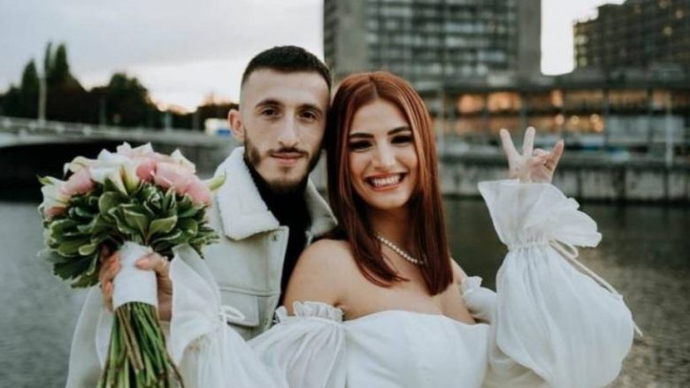 U divorcua vetëm 3 muaj pas martesës, reperi shqiptar “kapet mat” me të dashurën e re