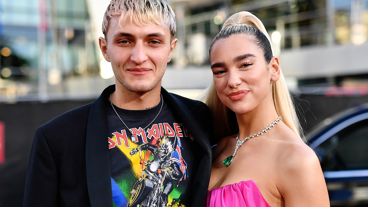 Dua Lipa dhe Anwar Hadid festojnë 2 vjetorin e lidhjes së tyre