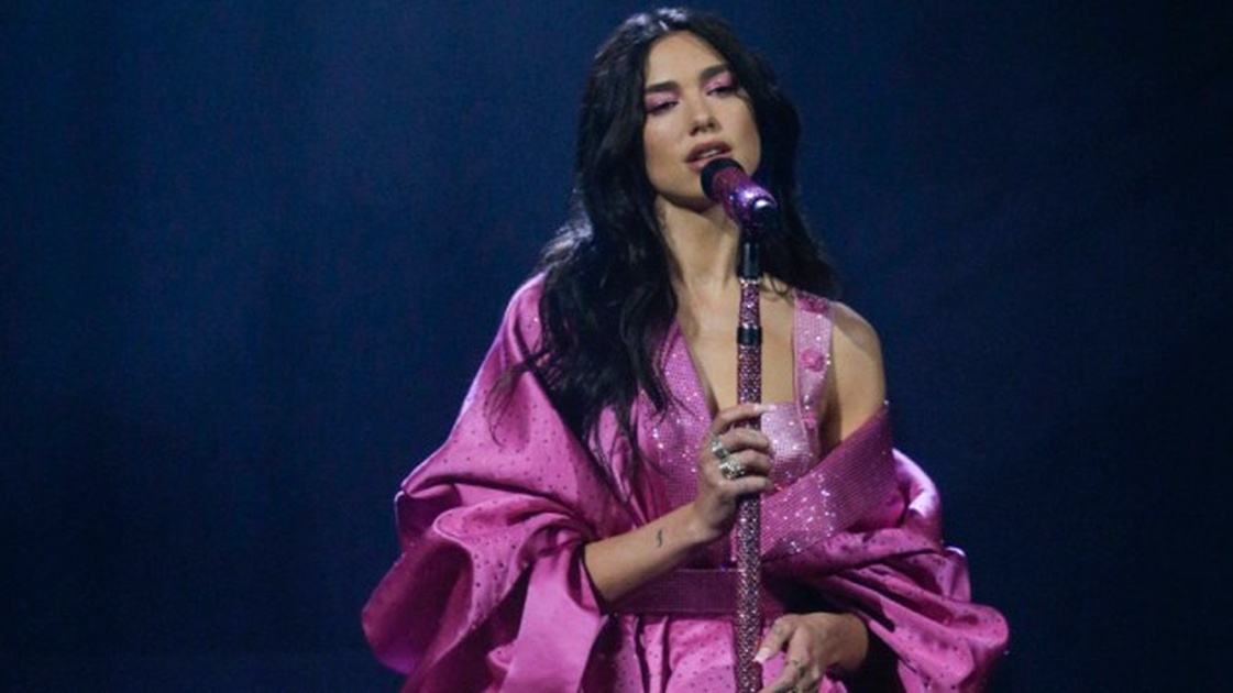 Dua Lipa i jep fund “mbretërimit” të Ed Sheeran në Britani