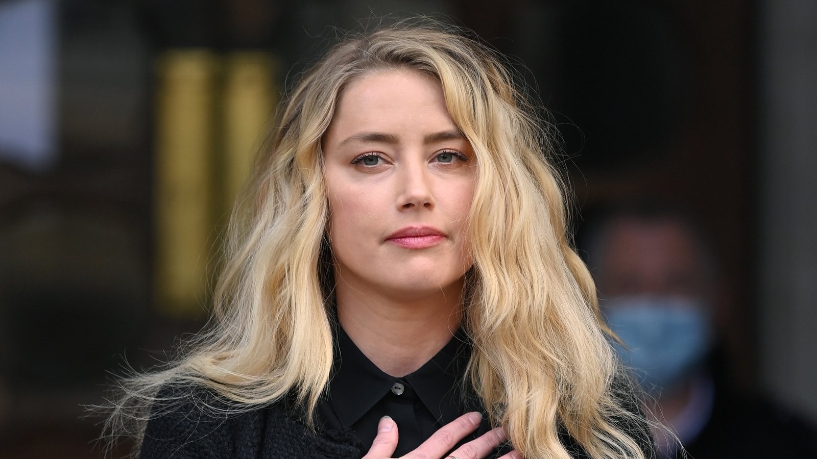 Pas ndarjes nga Johnny Depp, Amber Heard zbulon se është bërë nënë