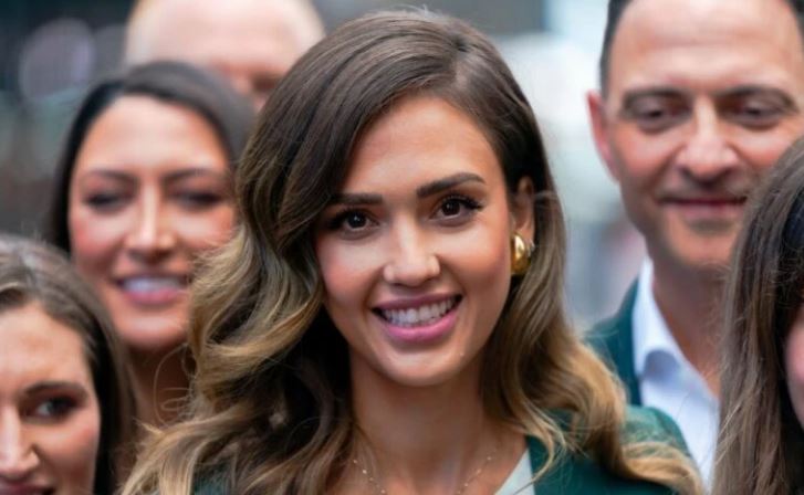 Jessica Alba shfaqet “matchy-matchy” me të bijën dhe vëmendje rrëmbeu ngjashmëria e madhe