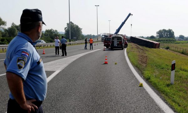 Shoqërohet në stacionin e policisë shoferi i cili dyshohet se shkaktoi aksidentin tragjik në Kroaci