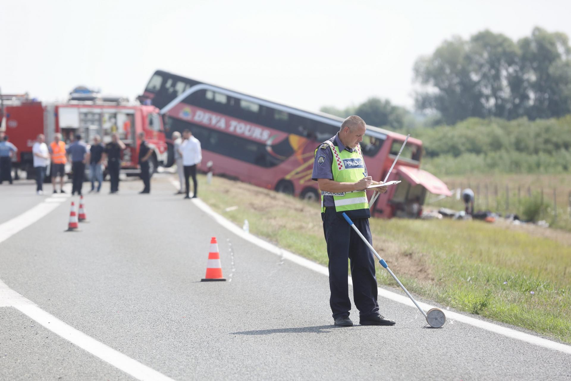 “Më zuri gjumi”, me pranga në duar, ky është shoferi që shkaktoi tragjedinë me 10 viktima në Kroaci
