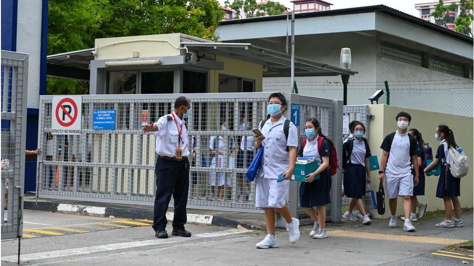 16-vjeçari vret 13-vjeçarin me sopatë në tualetet e një shkolle në Singapor
