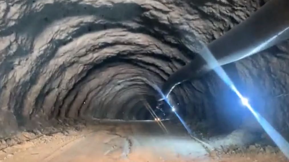 Rama futet brenda tunelit të Kardhiqit