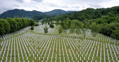 “PD rezolutë”, Basha: Shqipëria të dënojë masakrën e Srebrenicës dhe genocidin në Kosovë