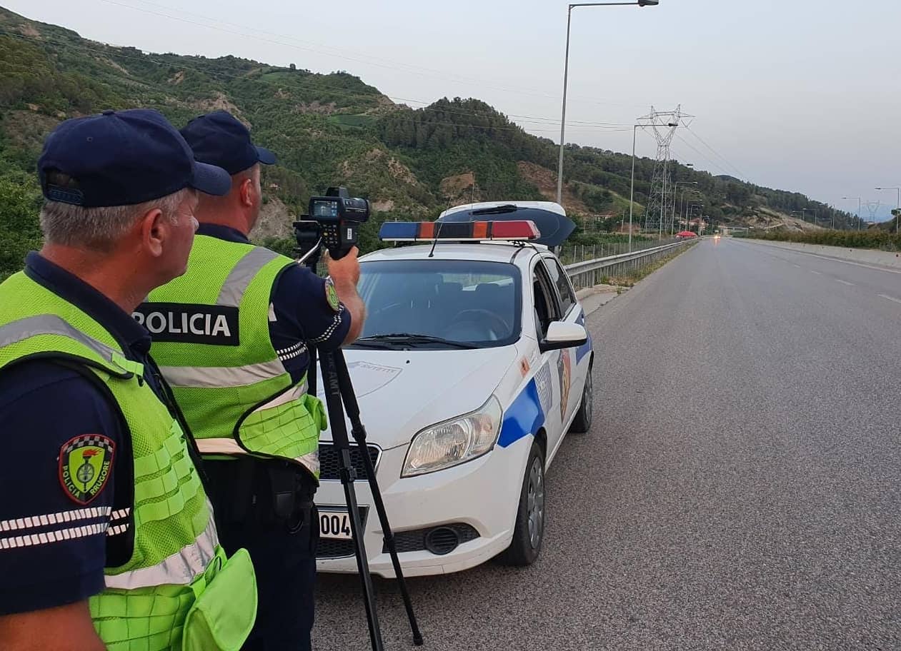 Policia kontrolle cep më cep: Kudo ka radarë dhe kamera, në rrugë edhe makina civile