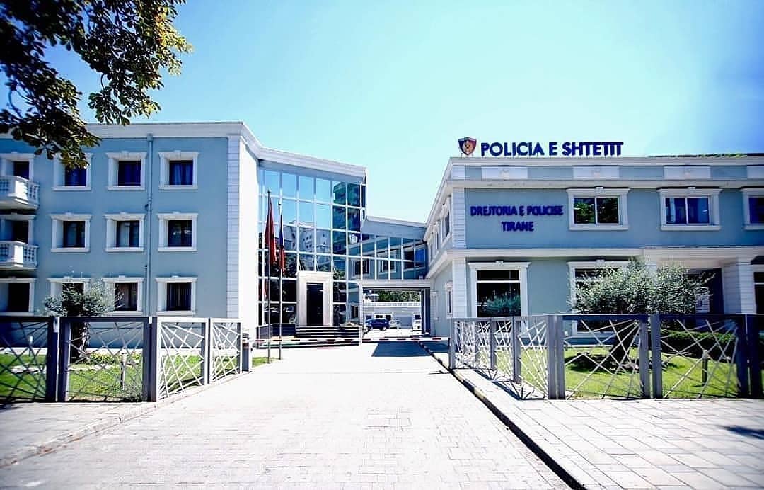EMRAT/ Kultivonin kanabis, arrestohen 3 persona në Tiranë, në kërkim 2 të tjerë