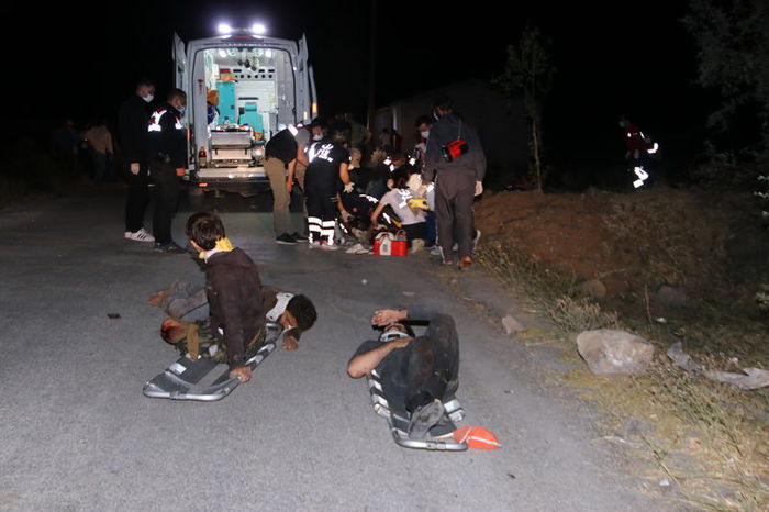 Përmbyset minibusi në Turqi, 12 viktima dhe 20 të plagosur