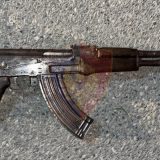 “Ejani se po qëllon”, kapet i riu në Kurbin, terrorizoi çiftin me breshëri kallashi