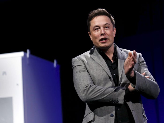 Elon Musk thotë se urren të qenit shef i Tesla-s