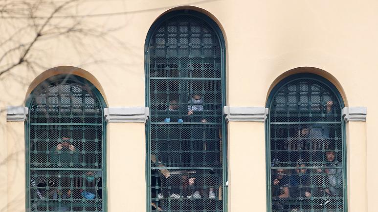 Dhunë ndaj të dënuarve, pezullohen 52 policë në Itali