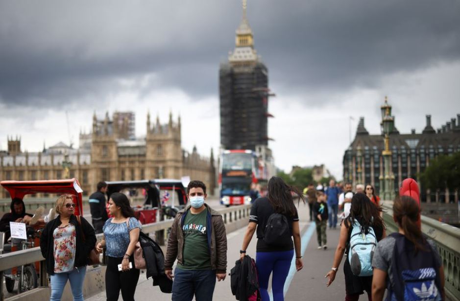 Të rinjtë e pavaksinuar të rrezikuar nga “Covid i zgjatur” pas heqjes së plotë të kufizimeve