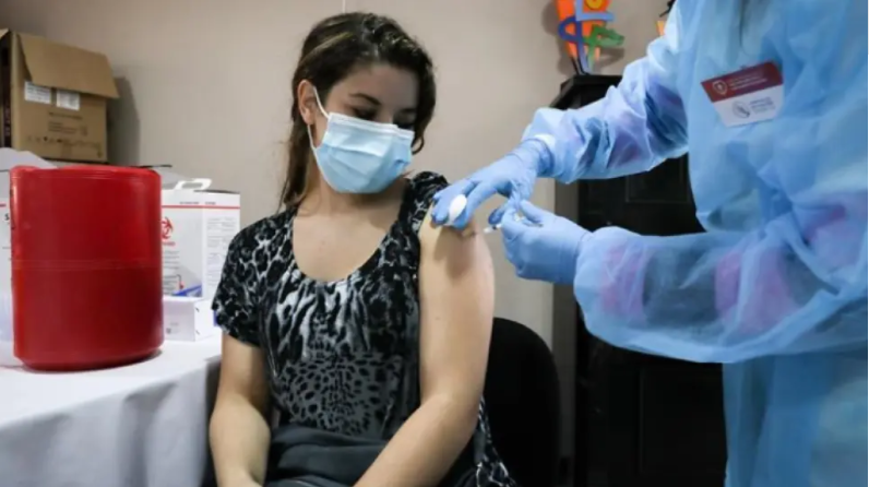 Efekti i vaksinës kundër Deltas dhe mutacioneve të reja: Çfarë duhet të dinë të paimunizuarit
