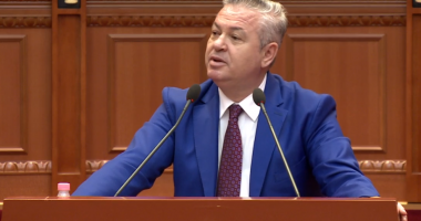 Murrizi ironizon ndryshimet në polici: Servis gomash, SPAK të gërmojë më thellë, ftohet Luli, teshtin Rama