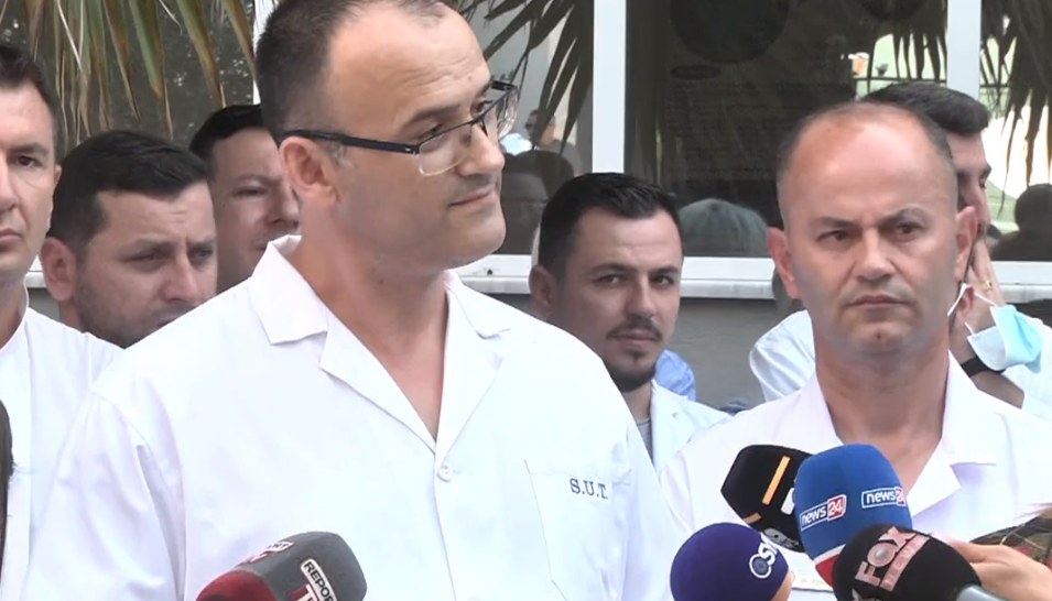 Arrestimi i bluzave të bardha, mjekët e Traumës në protestë: Bakshishe do jepen gjithmonë, problem sistemi