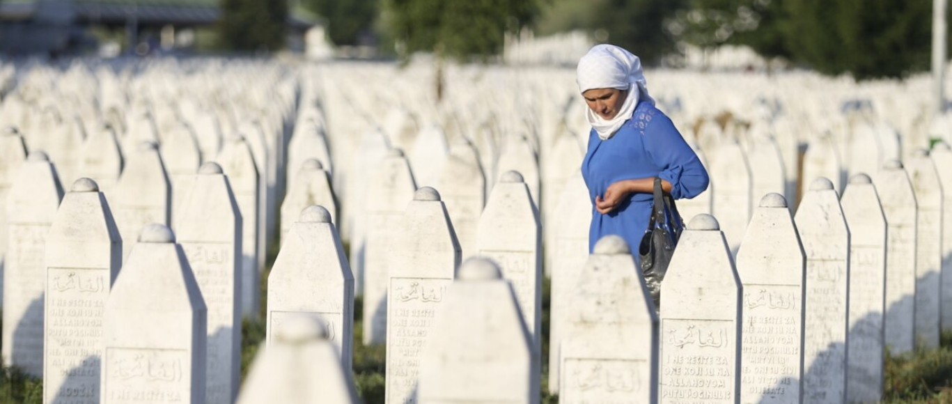 Të mbijetuarat rikujtojnë tmerret e Srebrenicës