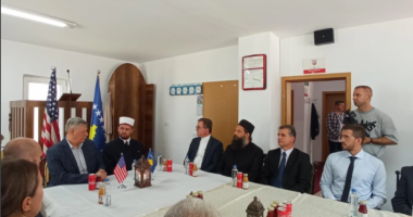 Dreka në xhami që bashkoi të gjitha fetë, Kosnett: Mesazh i qartë për tolerancën fetare në Kosovë