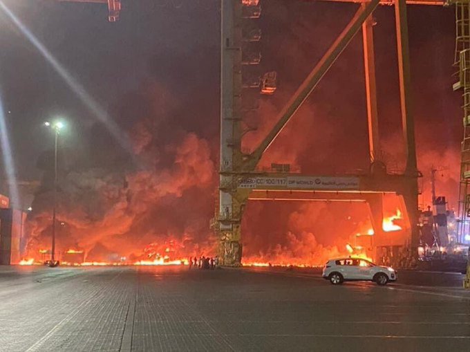 VIDEO/ Tronditet Dubai, shpërthim i fuqishëm pranë një porti