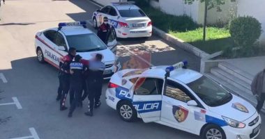 U kap me kokainë në makinë, efektivi i policisë mbetet në burg