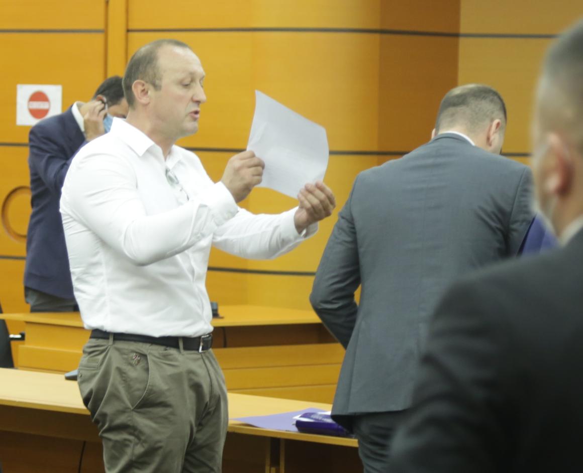 KPK shkarkon prokurorin Ervin Karanxha, momente tensioni, garda nxjerr jashtë avokatët