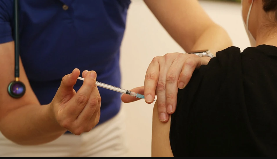 Përhapja e variantit “Delta” në Greqi, ekspertët i sugjerojnë qeverisë vaksinimin e fëmijëve 15-17 vjeç