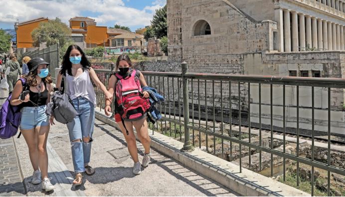 Mbi 700 raste të reja dhe 10 të vdekur nga koronavirusi në Greqi