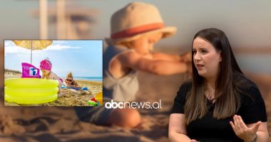 Si të kujdeseni për bebet gjatë kohës që jeni në plazh?