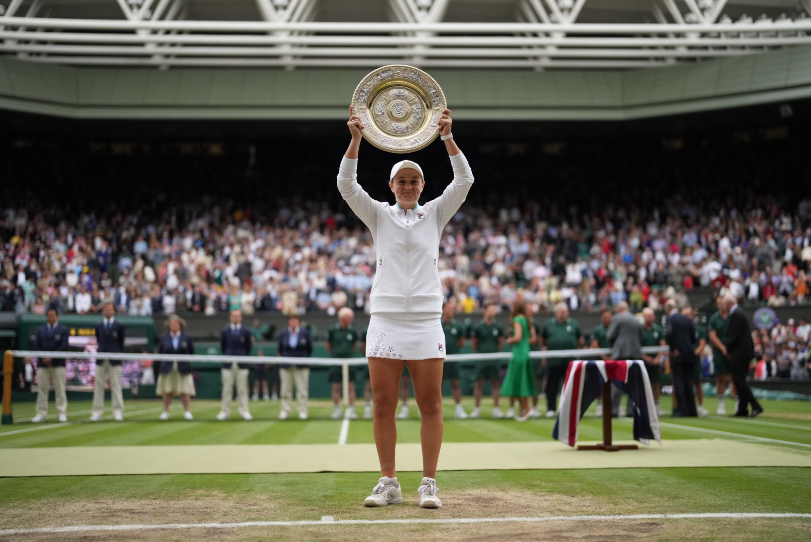 VIDEO/ Barty fiton turneun e Wimbledon, mund çeken Pliskova në finale