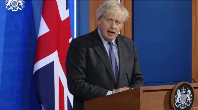 Britania drejt heqjes së masave kufizuese, Boris Johnson: Kujdes, pandemia nuk ka mbaruar ende