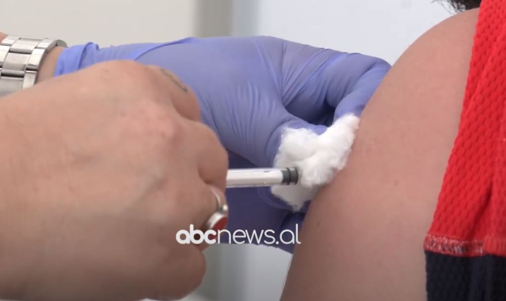Vaksinim masiv, në Tiranë mund të zgjidhet mes Coronavac ose AstraZeneca