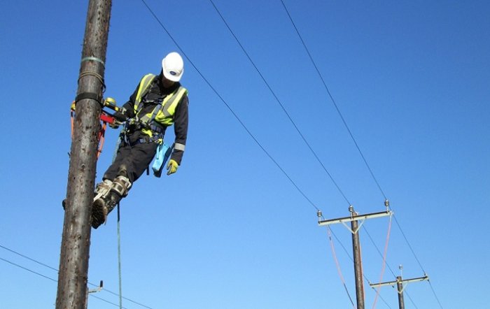 Defekt në linjë, disa fshatra të Lezhës tre ditë pa drita