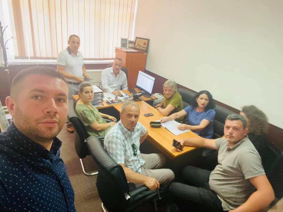 Ndahen 5 mijë euro për qytetarët e helmuar në Deçan