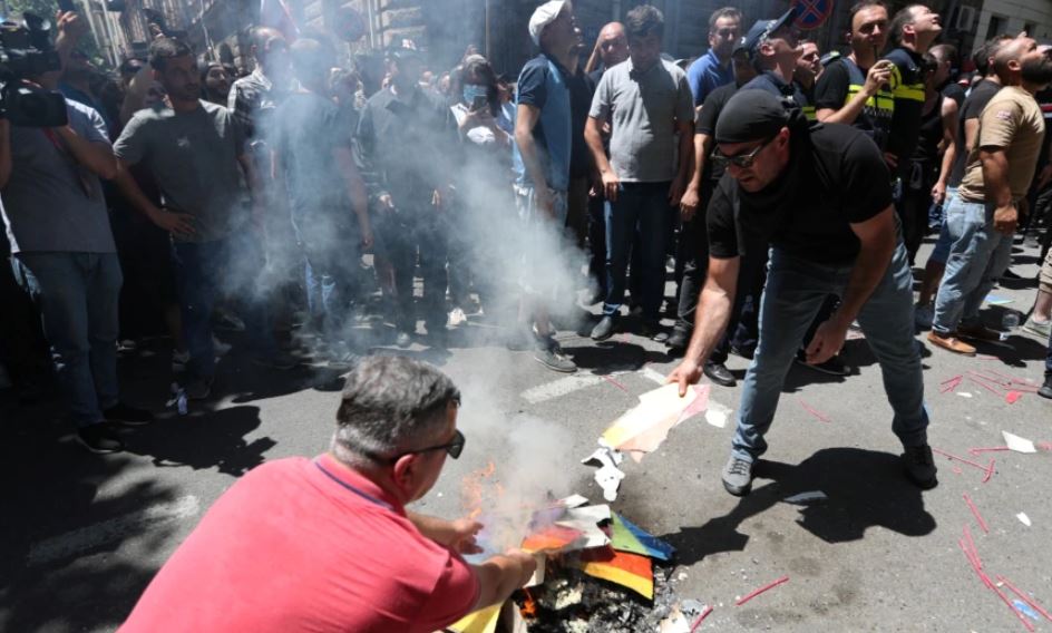 Gjeorgji, mbi 50 gazetarë sulmohen dhe shtrohen në spital gjatë protestave të dhunshme